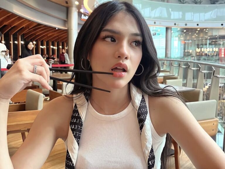 Artis Muda Jadi Sorotan! Aksinya di Panggung Oktober 2025 Jadi Viral Seketika